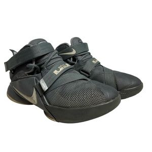 NIKE LEBRON JAMES 776471-003 Soldier IX 9 Basketball Athletic Gray Shoes sz 5 Y